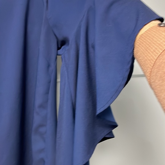 💕4 for $25💕 Women’s bell sleeve Lane Bryant top. - Picture 2 of 7